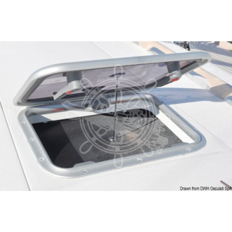 Moustiquaire pour panneaux de pont et hublot